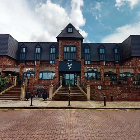 Village Hotel Warrington Exterior foto