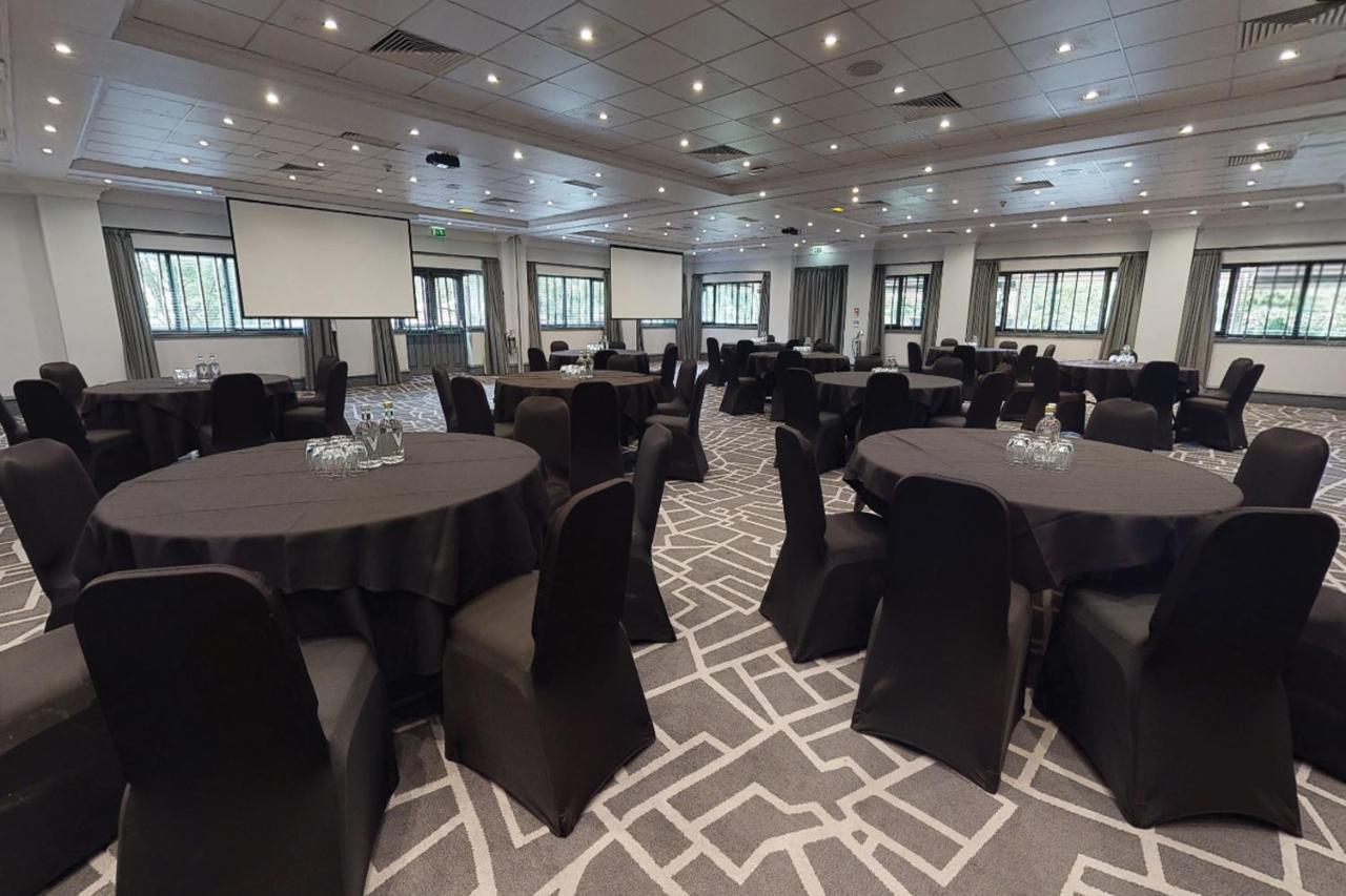 Village Hotel Warrington Exterior foto