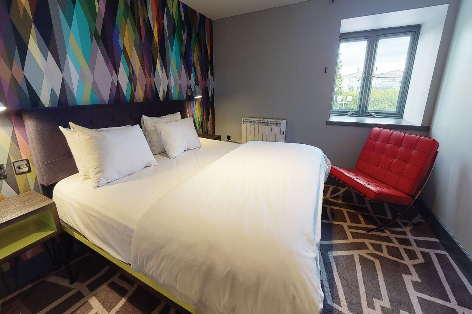 Village Hotel Warrington Exterior foto