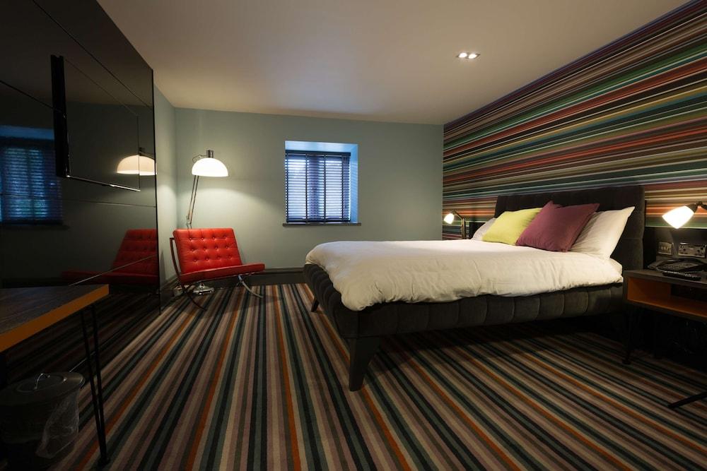 Village Hotel Warrington Exterior foto