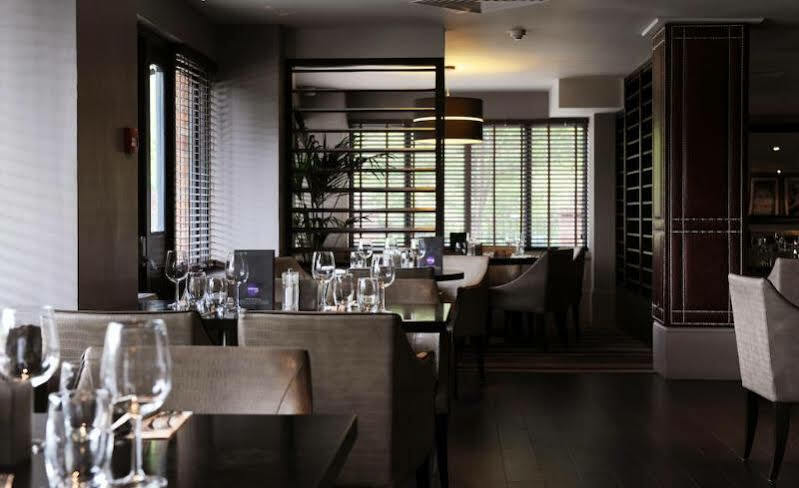 Village Hotel Warrington Exterior foto
